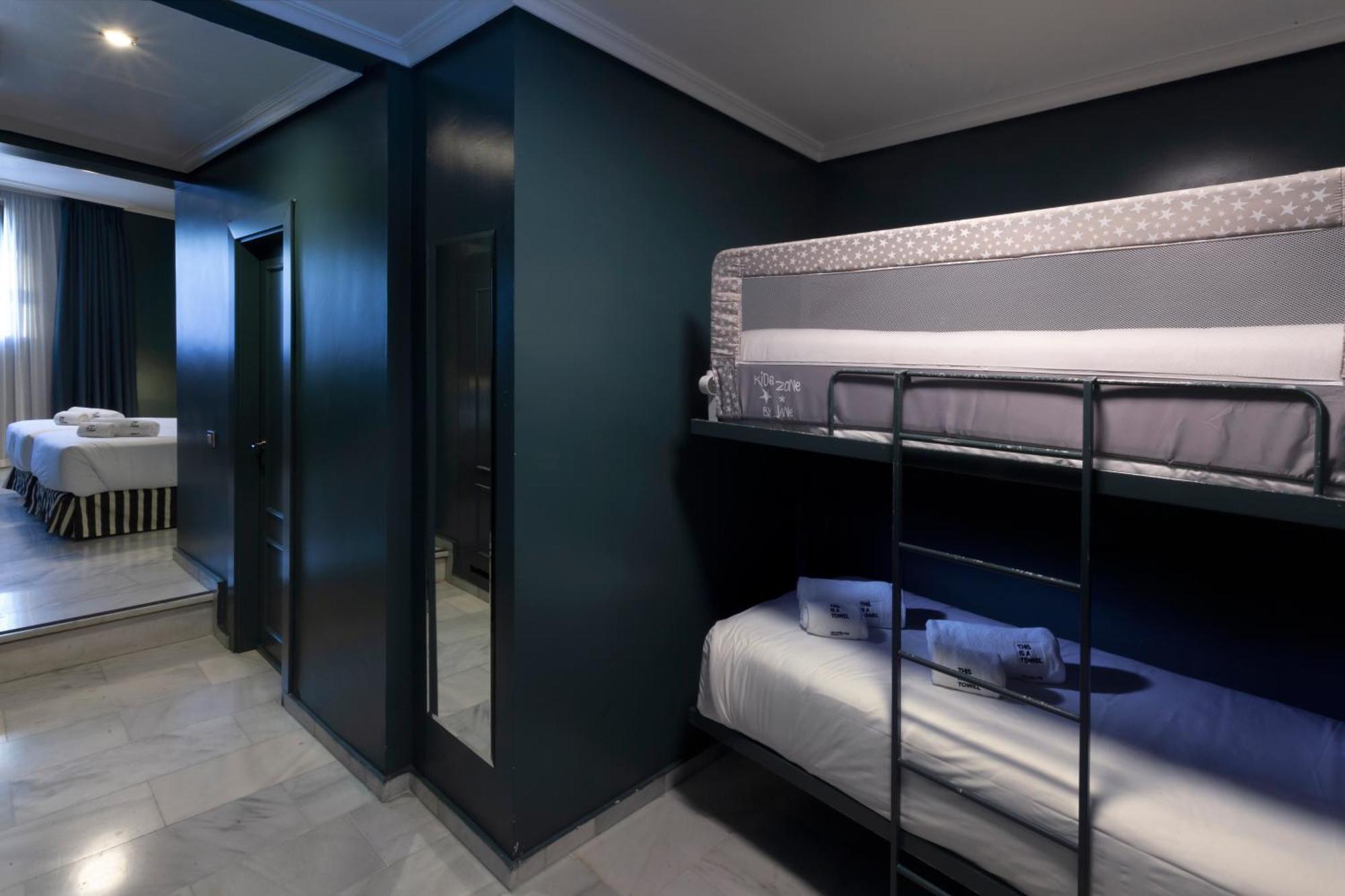 Petit Palace Puerta De Triana Севиля Екстериор снимка